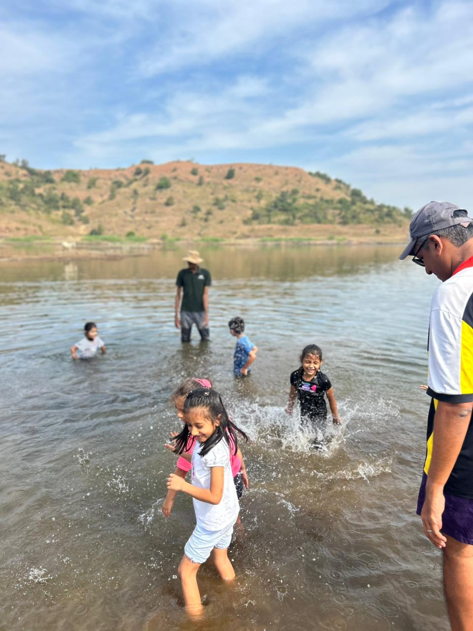 Offbeat lakeside hike - Slide 1