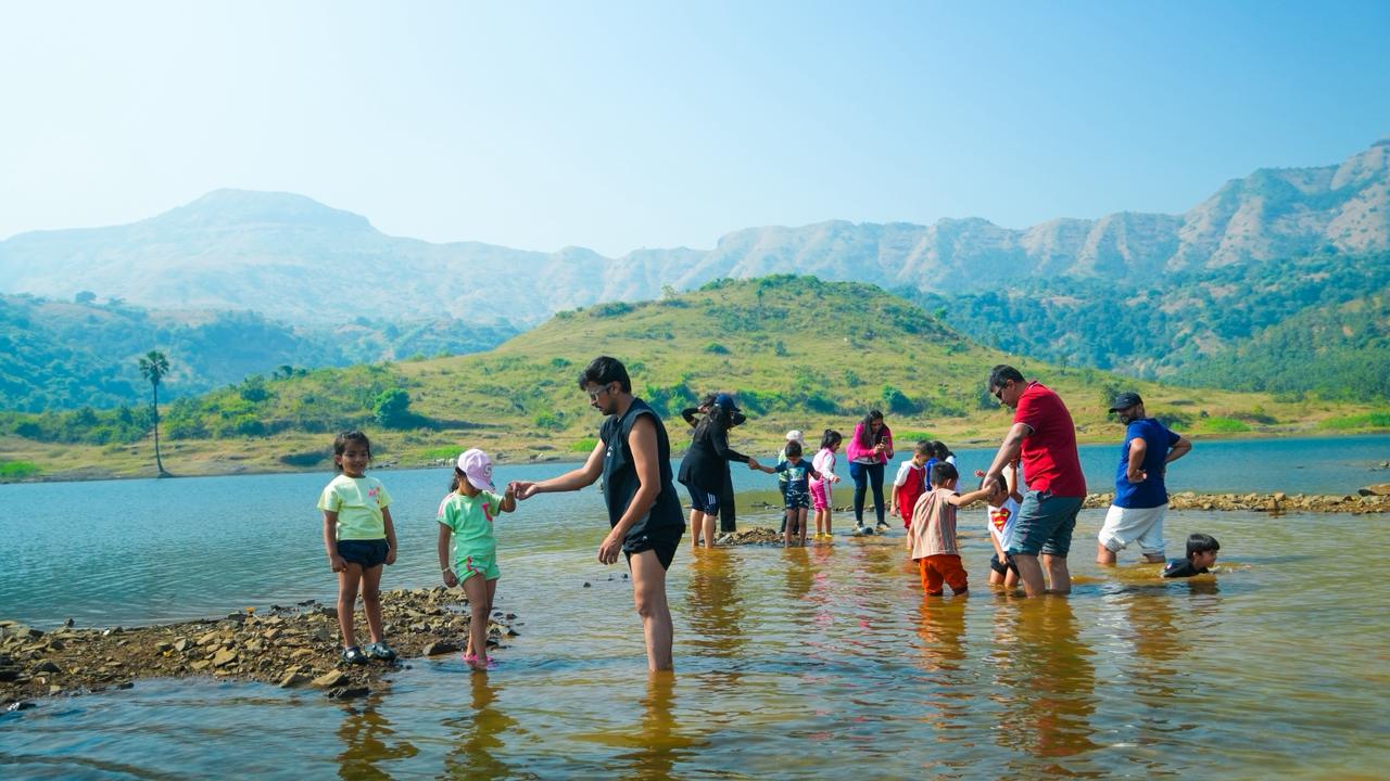 Offbeat lakeside hike - Slide 2